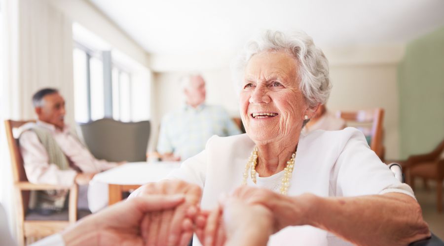 Moving Into Aged Care: 6 Essential Tips For a Smooth Transition