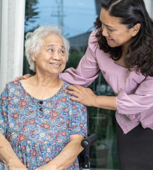 daughter-looking-after-mum in nursing home SA daughter looking after mum in nursing home SA